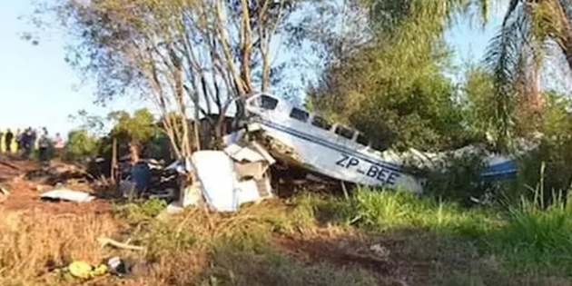 Paraguay’da Para Taşıyan Uçak Düştü, Halk Paraları Yağmalandı